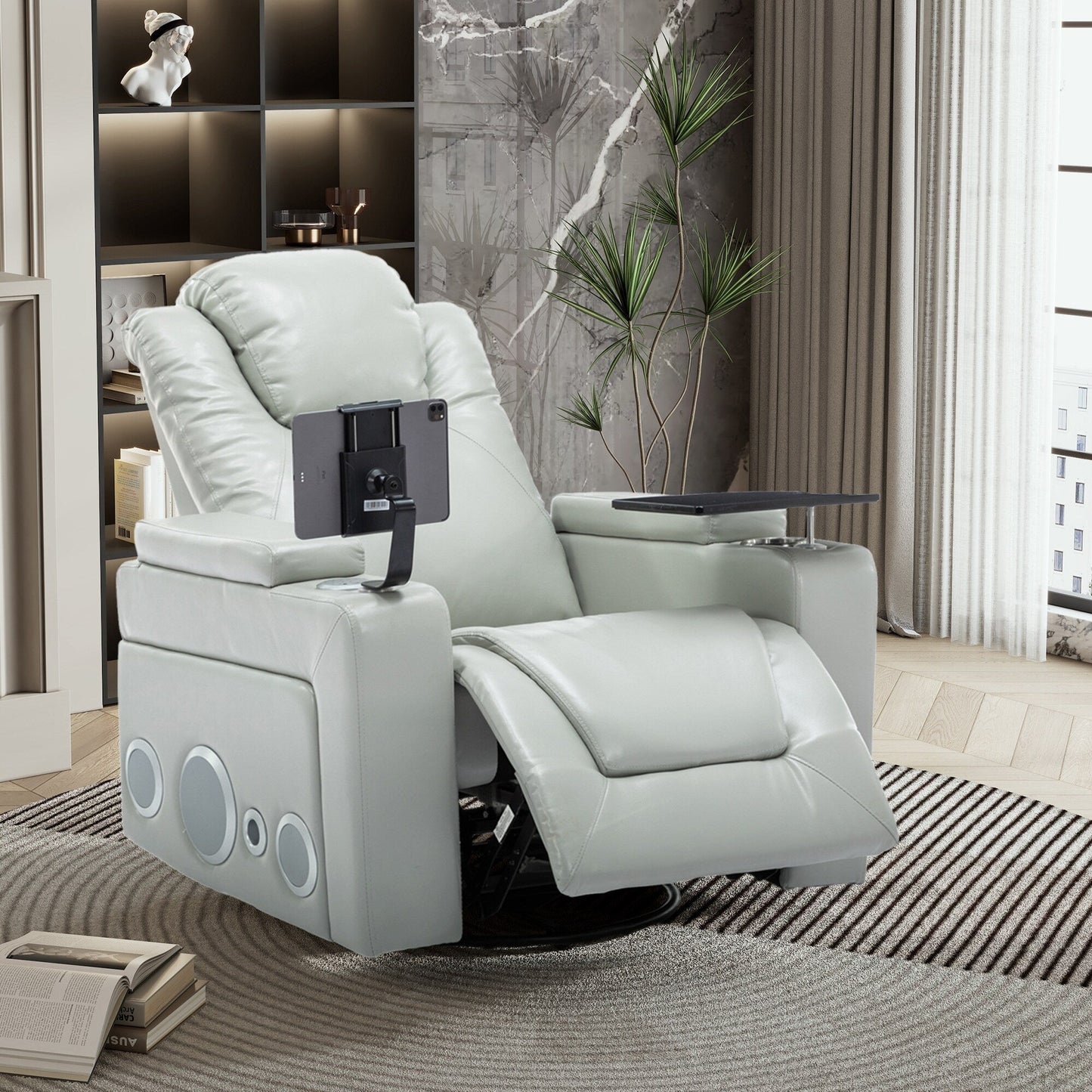 Fauteuil inclinable électrique pivotant à 270° en cuir PU avec son surround intégré, plateau amovible et rangement dissimulé pour les accoudoirs.