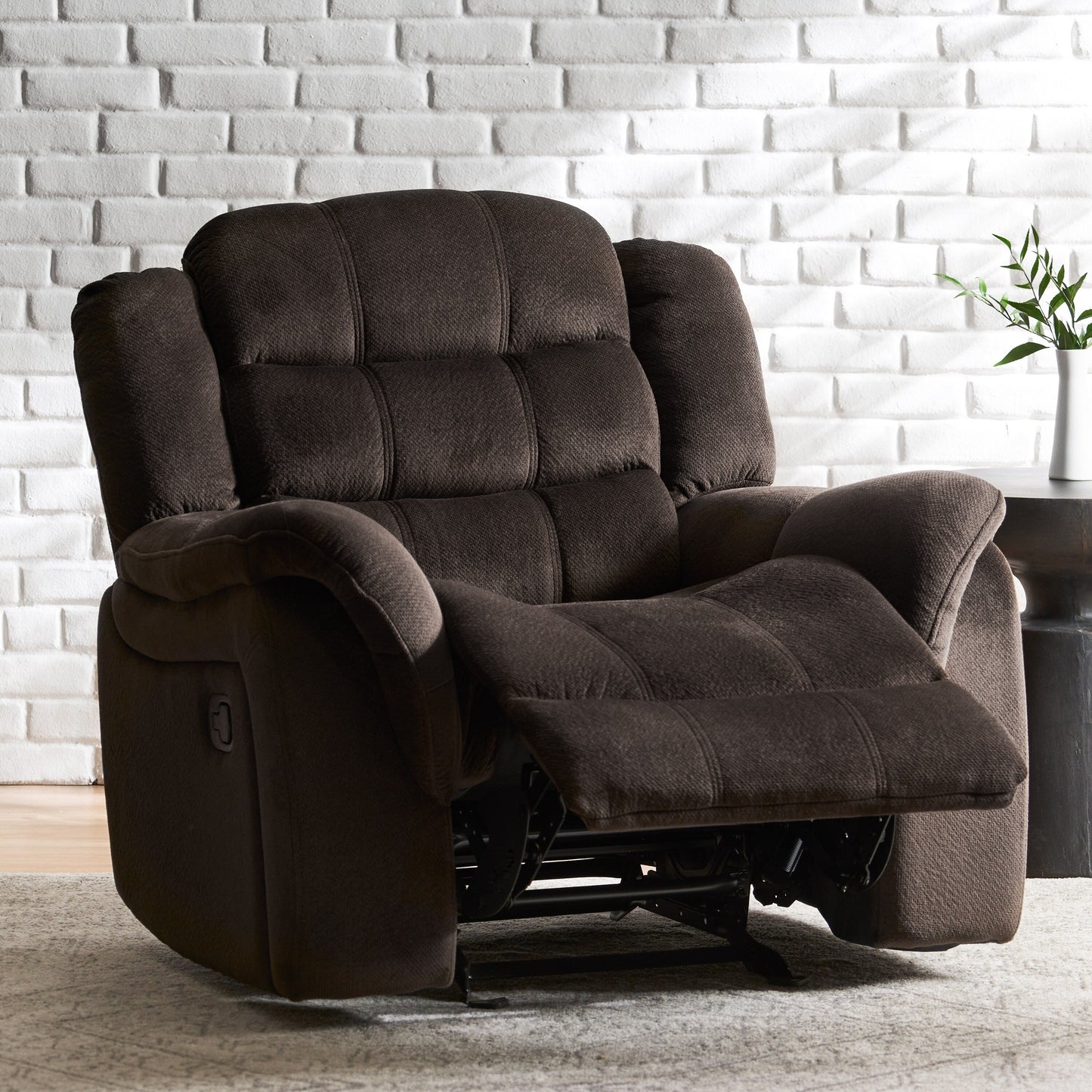 Fauteuil inclinable et planeur en tissu peluche marron, design classique de Roomfitters