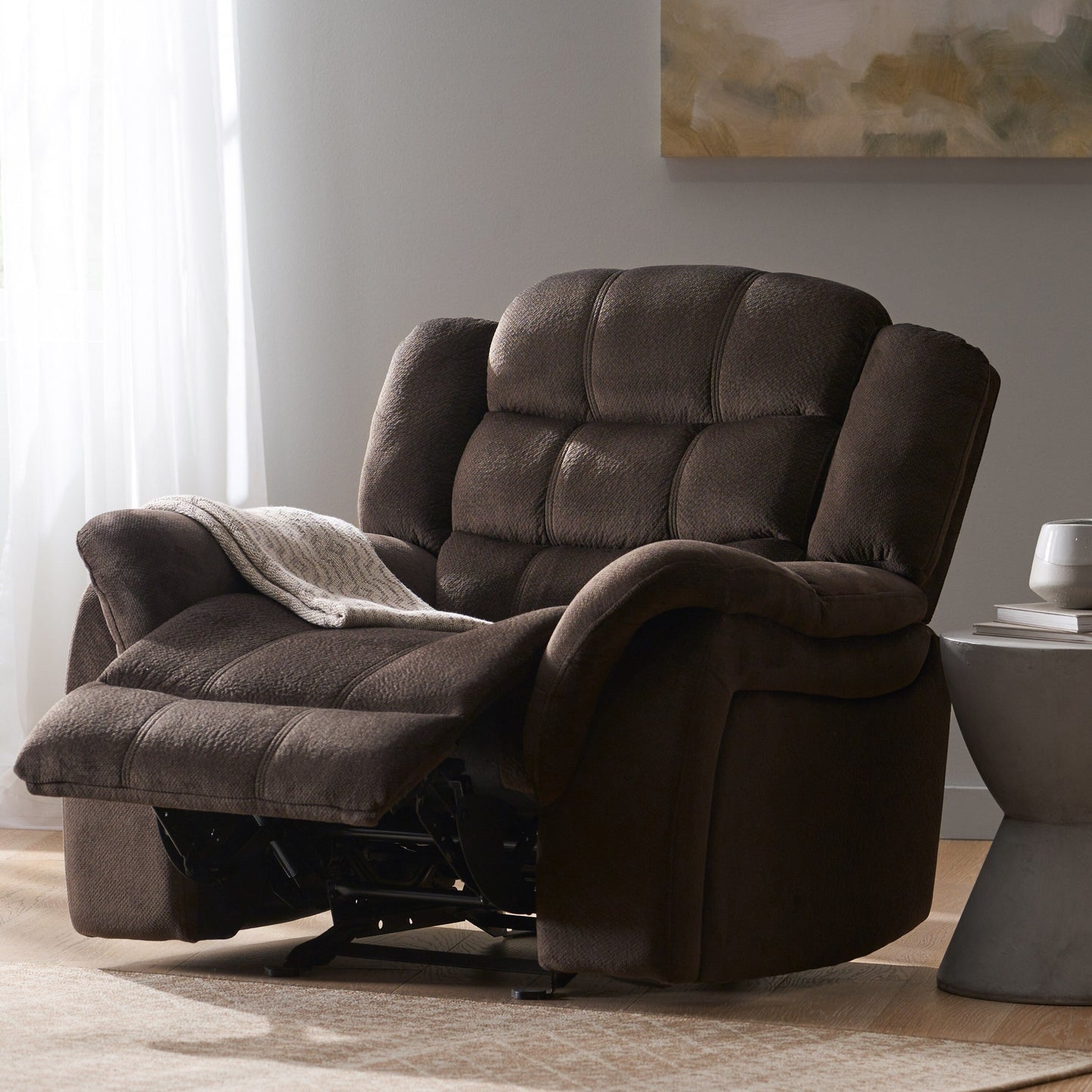 Fauteuil inclinable et planeur en tissu peluche marron, design classique de Roomfitters