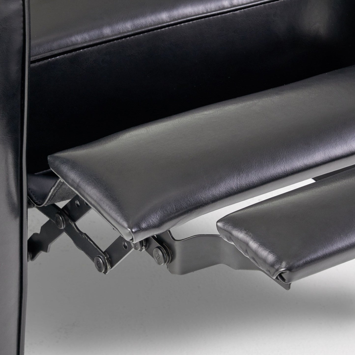 Chaise à dossier relevable en similicuir Roomfitters pour une décoration intérieure élégante