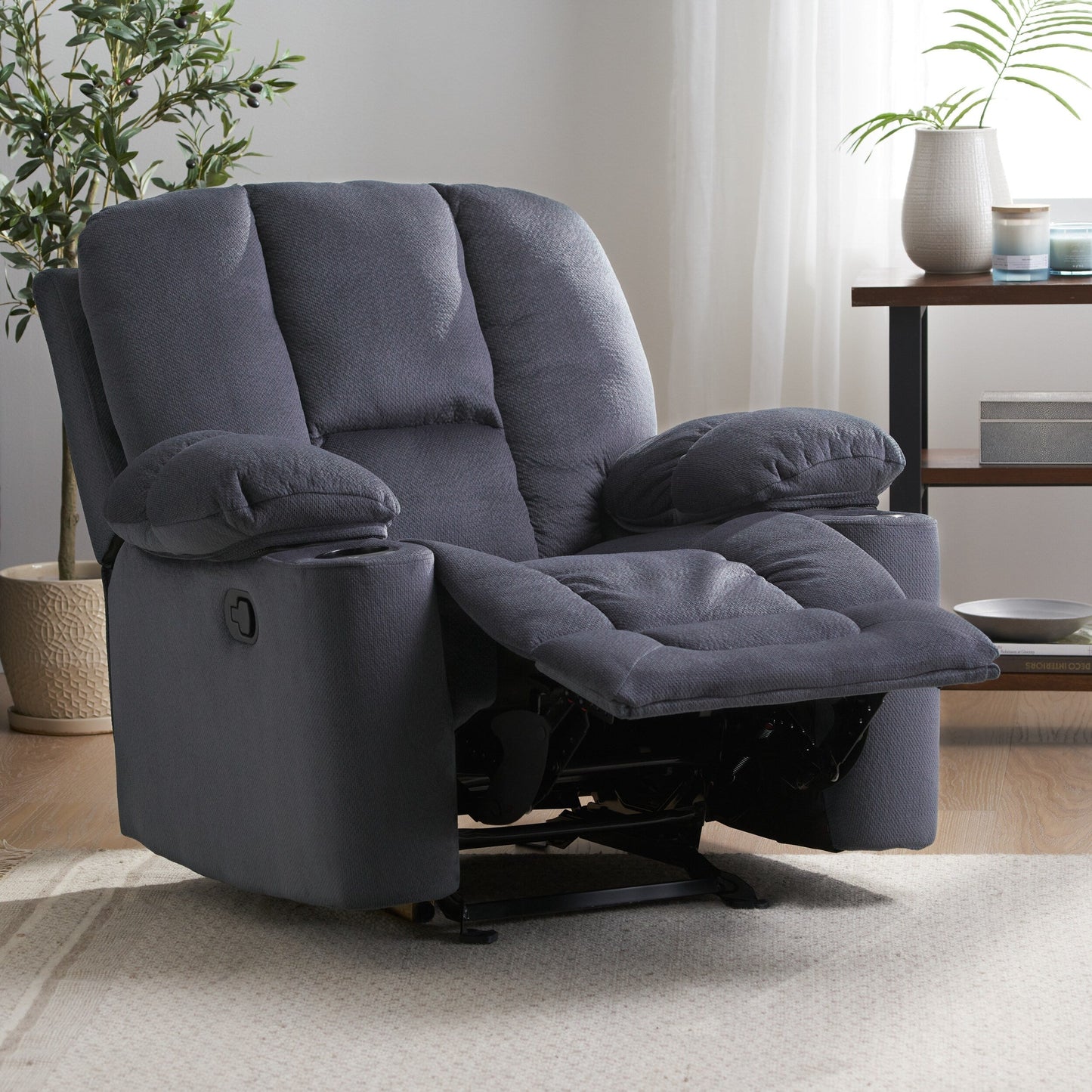 Fauteuil inclinable manuel de luxe Roomfitters en chocolat avec tissu doux pour la peau et deux porte-gobelets