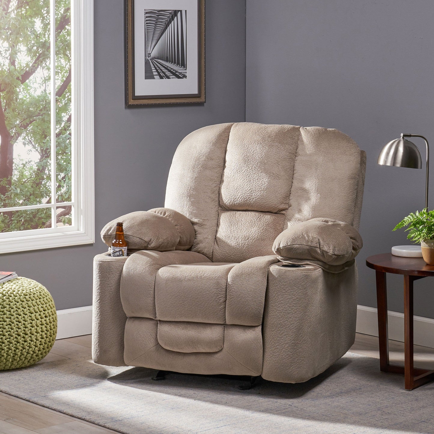 Fauteuil inclinable manuel de luxe Roomfitters en chocolat avec tissu doux pour la peau et deux porte-gobelets