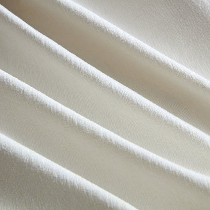 Canapé rembourré de luxe de style moderne pour salon, design élégant et confortable, parfait pour tout espace de vie.