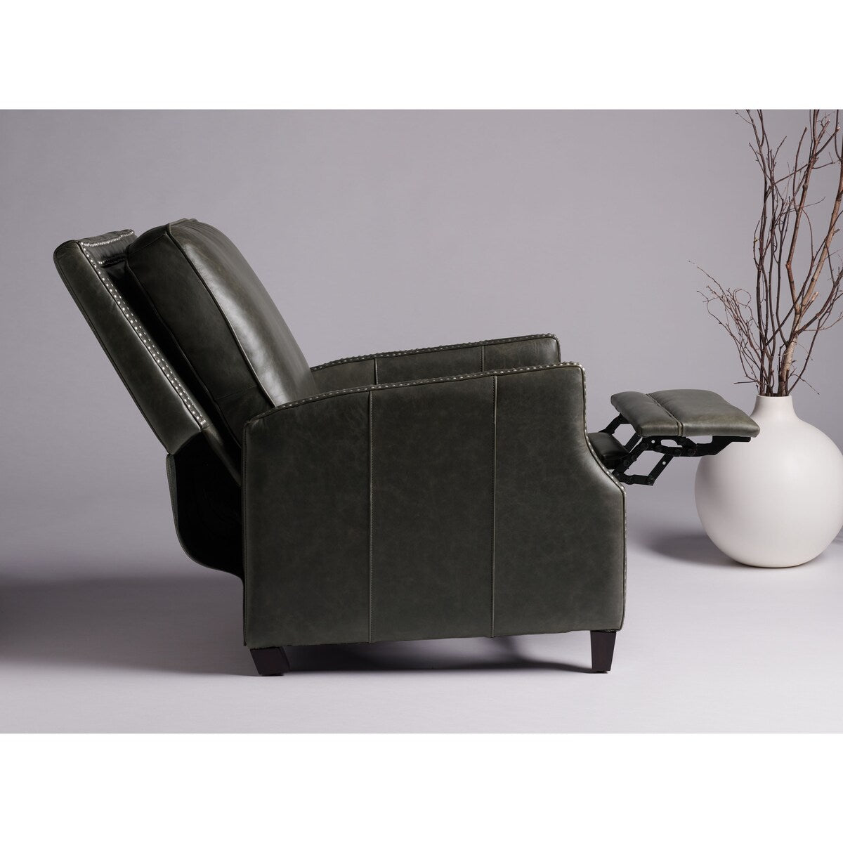 Fauteuil inclinable SAFAVIEH Couture Gwyn avec garniture cloutée