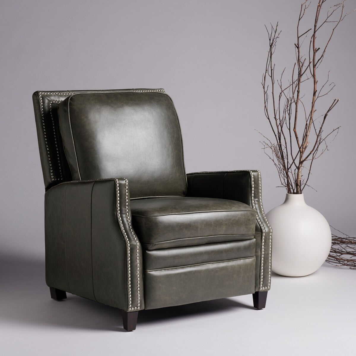 Fauteuil inclinable SAFAVIEH Couture Gwyn avec garniture cloutée