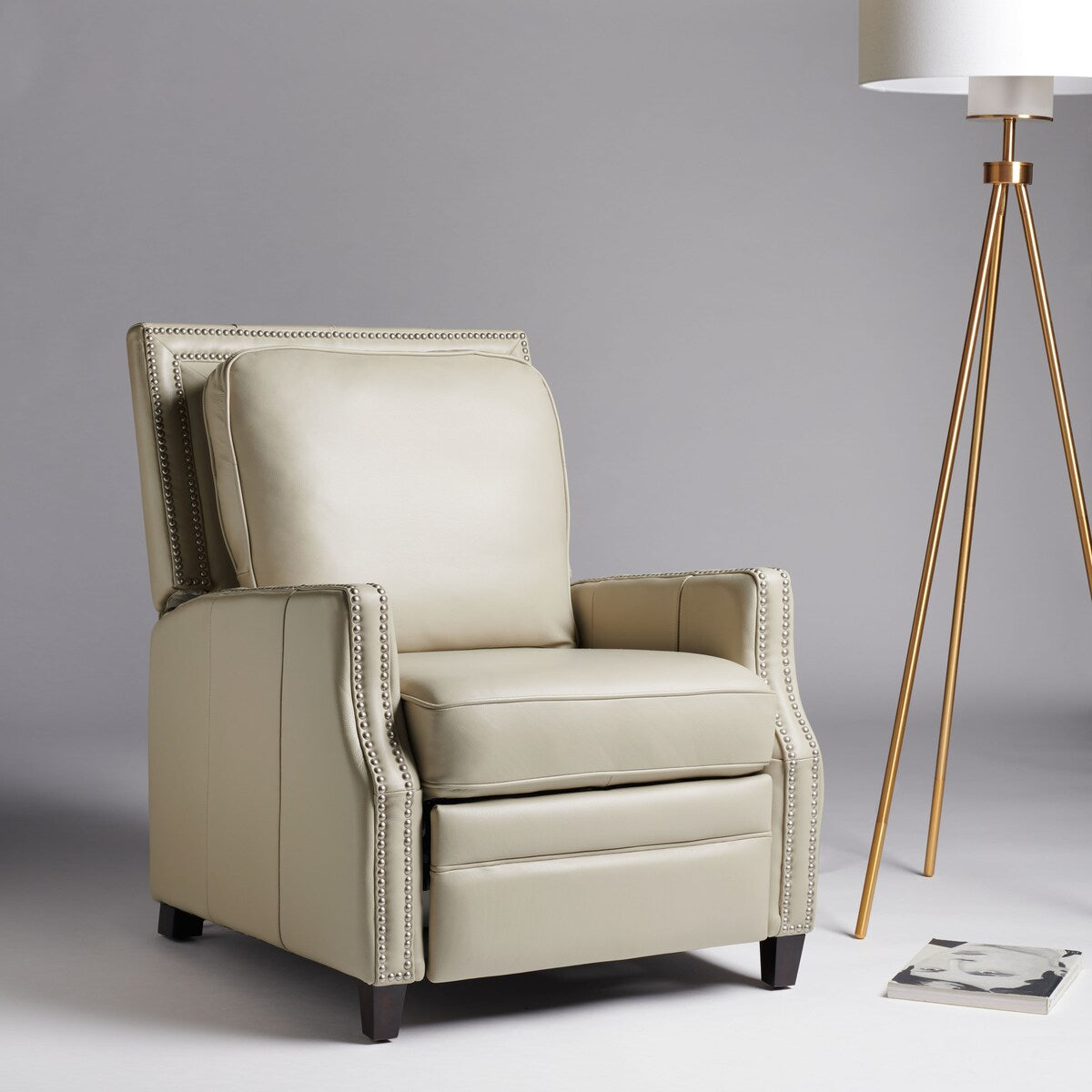 Fauteuil inclinable SAFAVIEH Couture Gwyn avec garniture cloutée