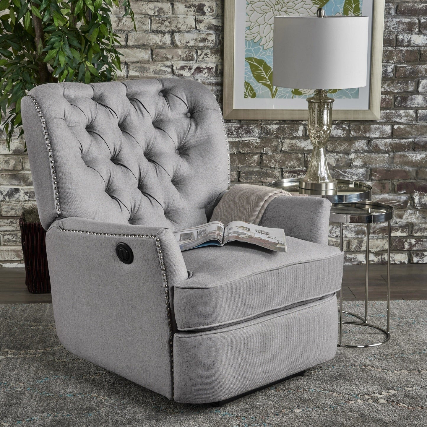 Fauteuil inclinable électrique en tissu capitonné Salomo par Christopher Knight Home