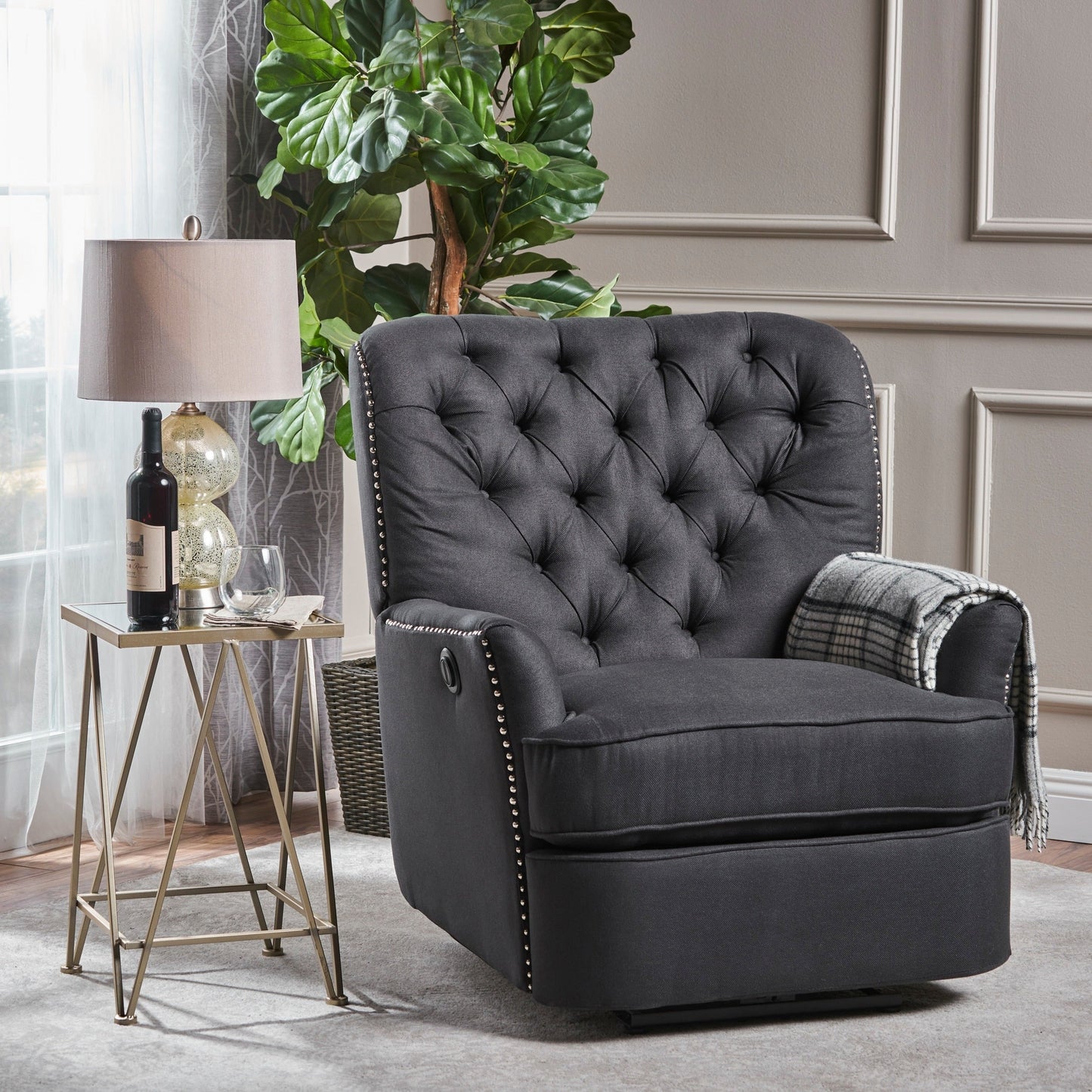 Fauteuil inclinable électrique en tissu capitonné Salomo par Christopher Knight Home