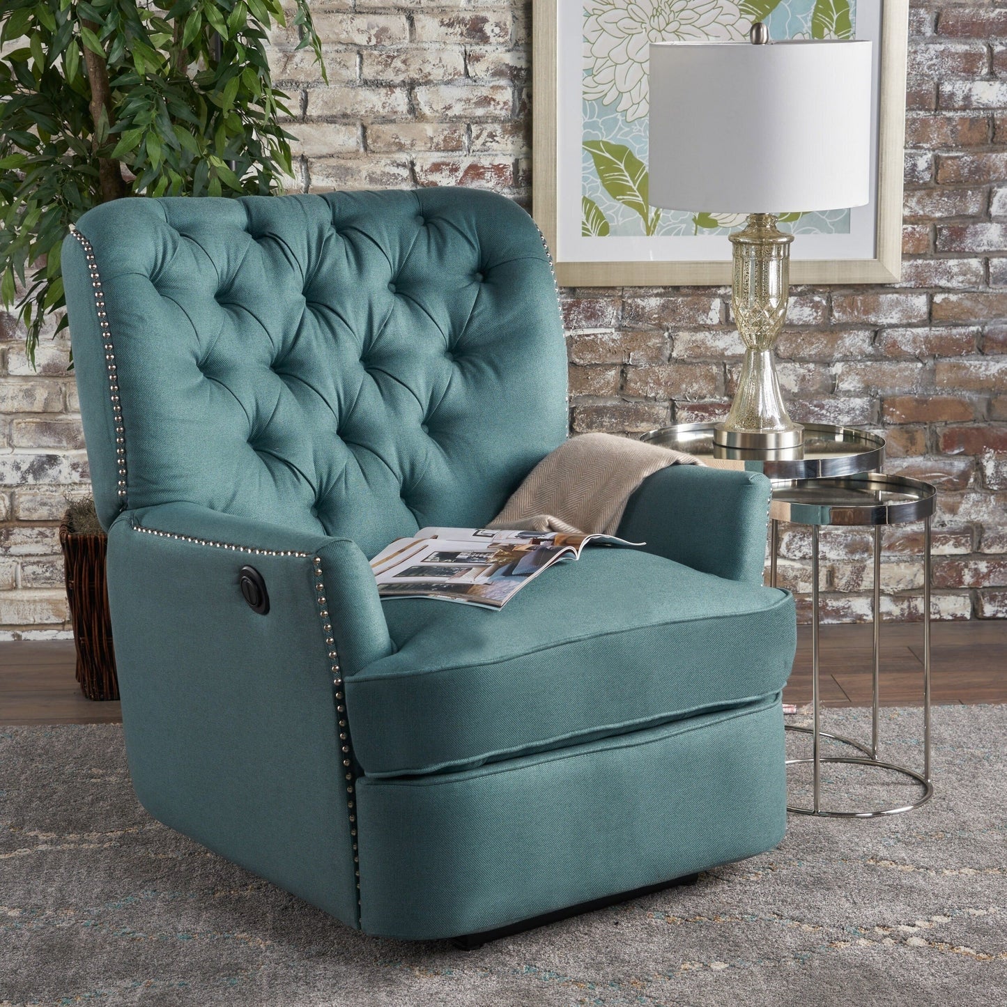 Fauteuil inclinable électrique en tissu capitonné Salomo par Christopher Knight Home