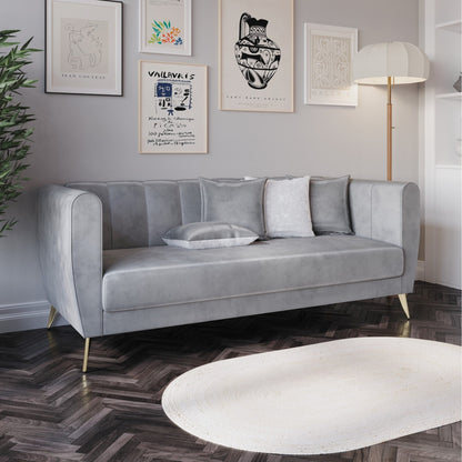 Canapé 3 places en velours Scarlett avec accoudoirs évasés et 4 coussins décoratifs