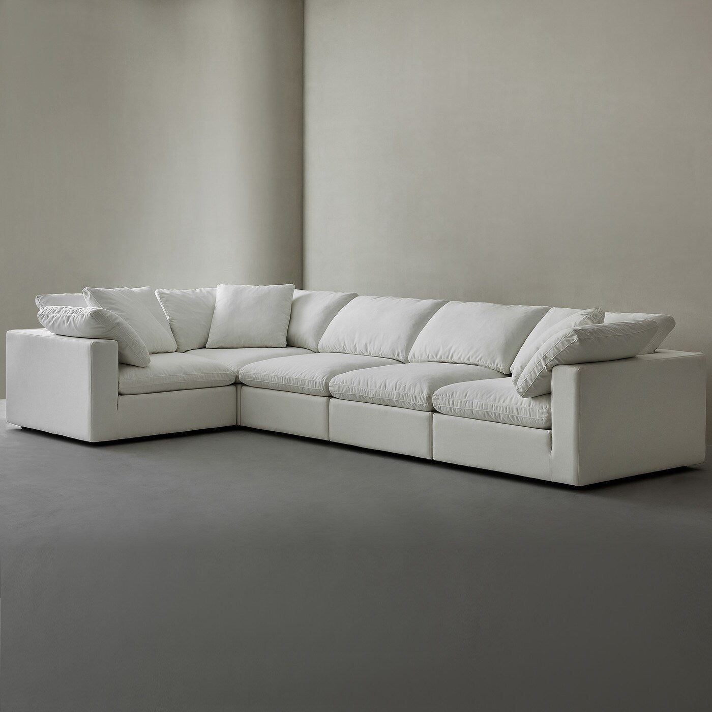 Canapé d'angle rectangulaire en lin à accoudoirs carrés, blanc perle