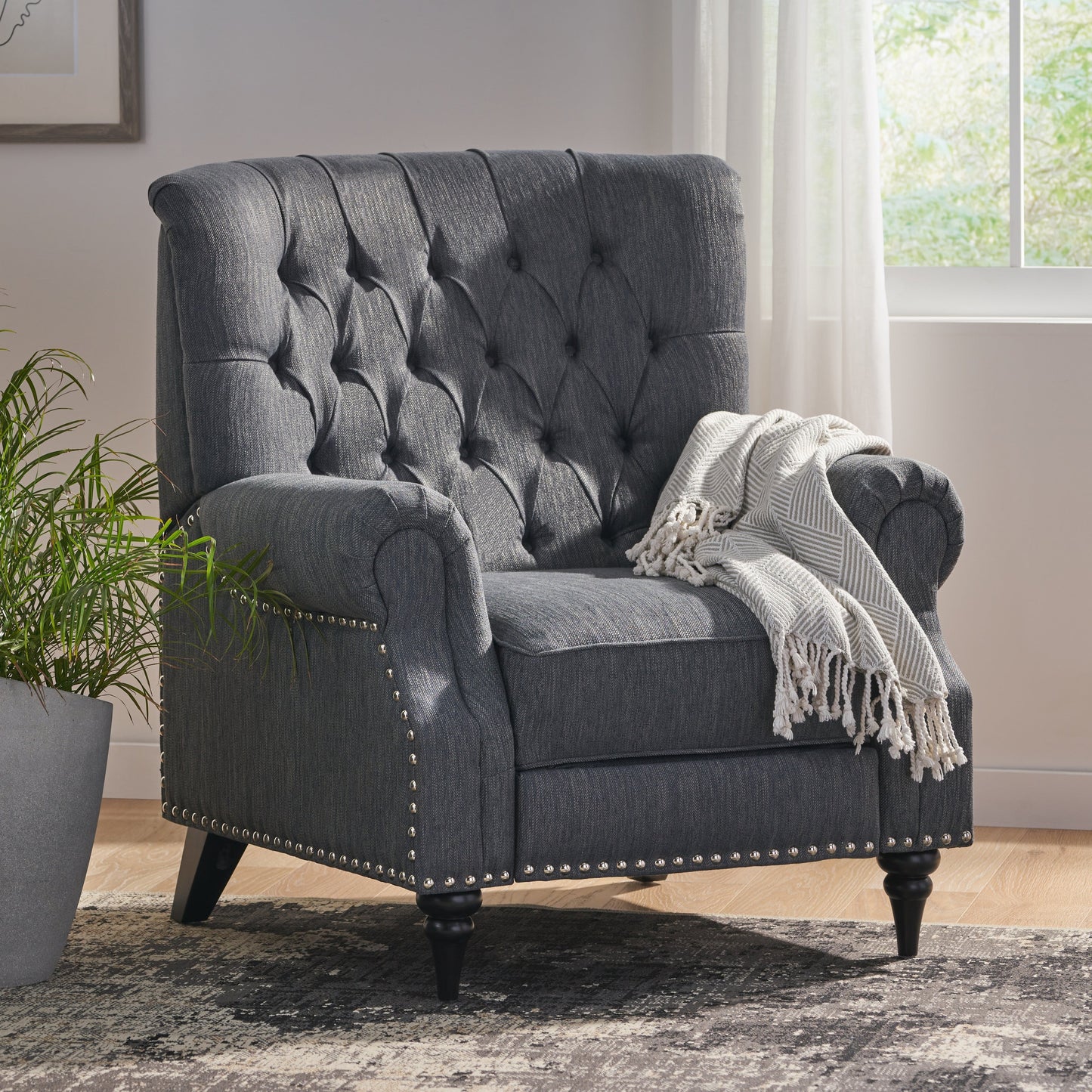 Fauteuil inclinable en tissu et bois d'hévéa Sunapee avec garniture cloutée par Christopher Knight Home