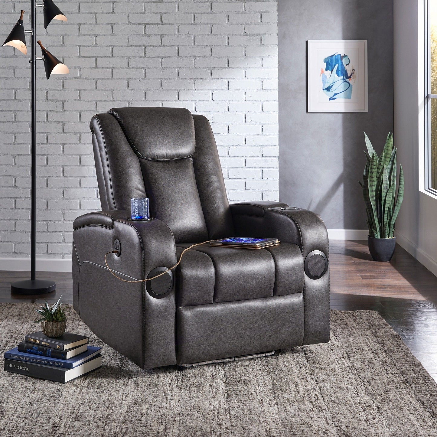 Fauteuil inclinable électrique à LED en cuir vegan gris Terlingua avec haut-parleur, rangement, port USB et chargeur sans fil par iNSPIRE Q Classic