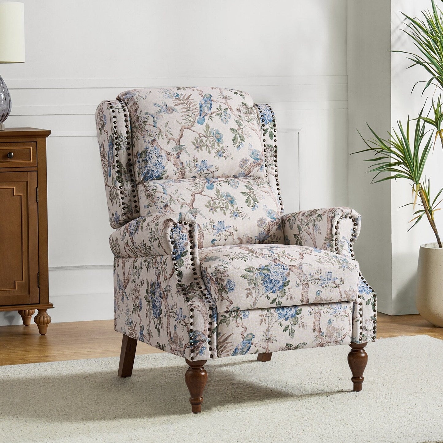 Fauteuil inclinable manuel classique Terri avec accoudoirs coupés et clous pour salon par HULALA HOME