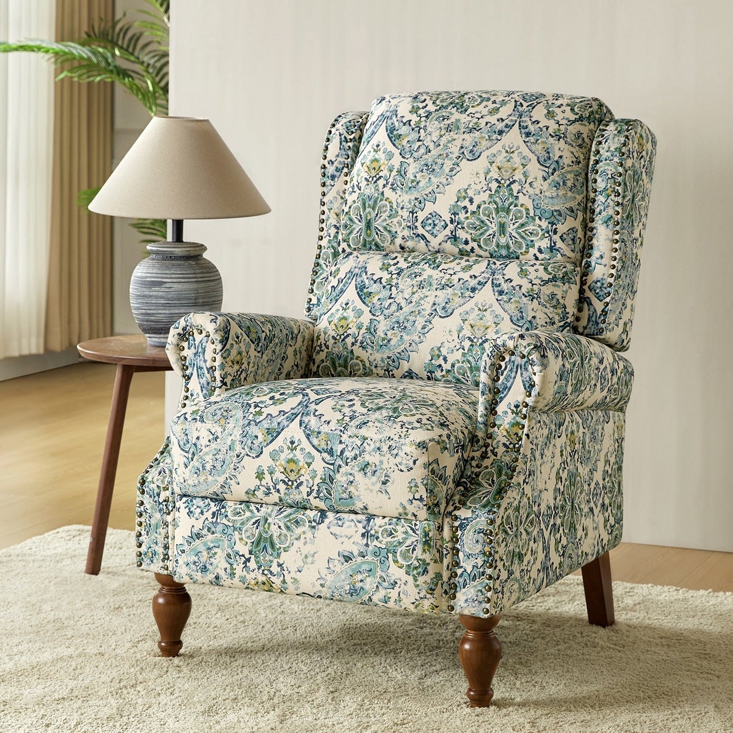 Fauteuil inclinable manuel classique Terri avec accoudoirs coupés et clous pour salon par HULALA HOME