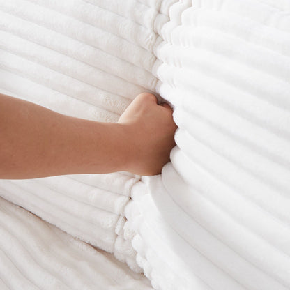 Le canapé en velours côtelé de 112 pouces, avec deux coussins et quatre dossiers