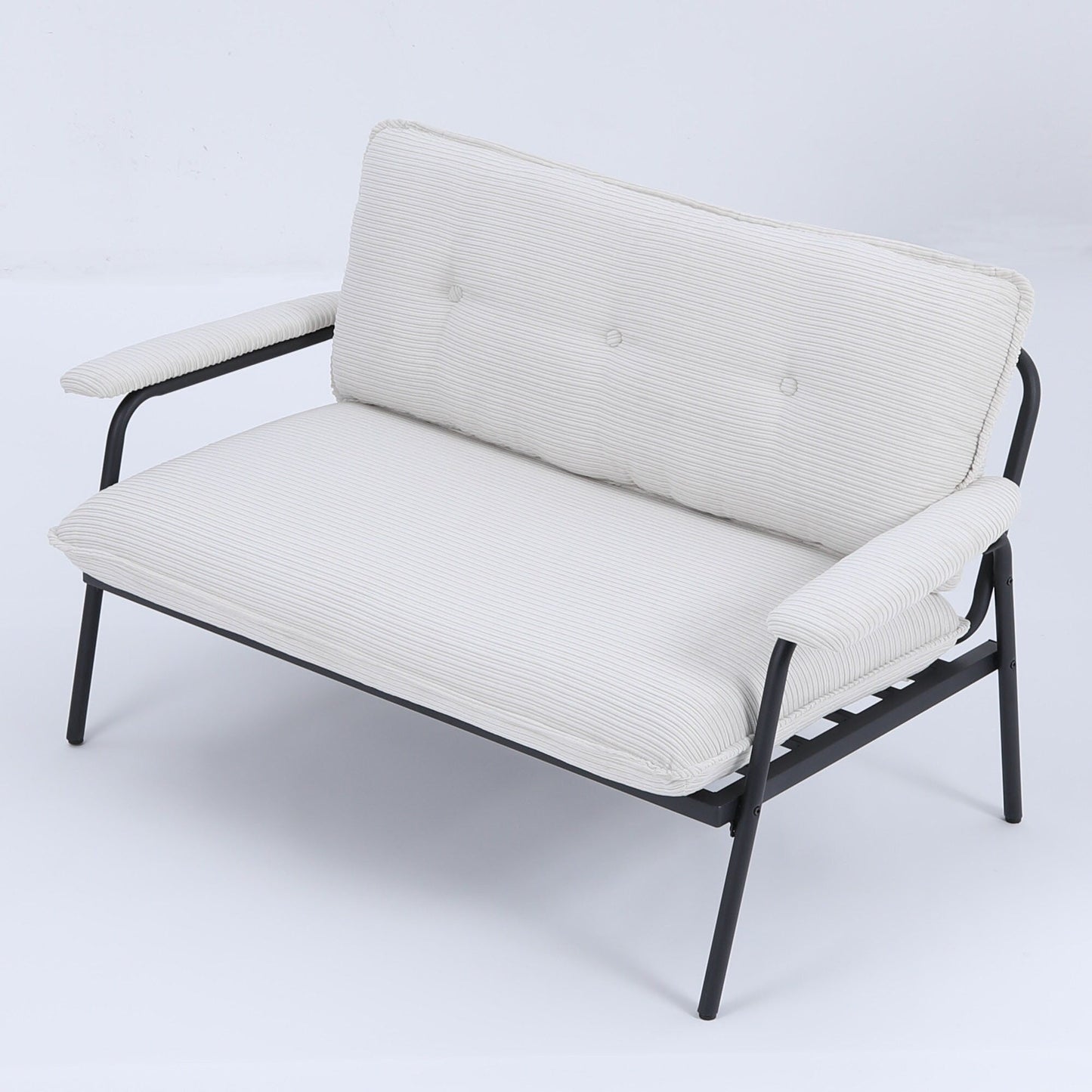 Le canapé de 53 pouces offre un aménagement spacieux dans le petit appartement