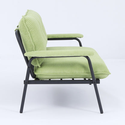 Le canapé beige de 53 pouces offre une disposition spacieuse dans le petit appartement, gérant facilement divers scénarios