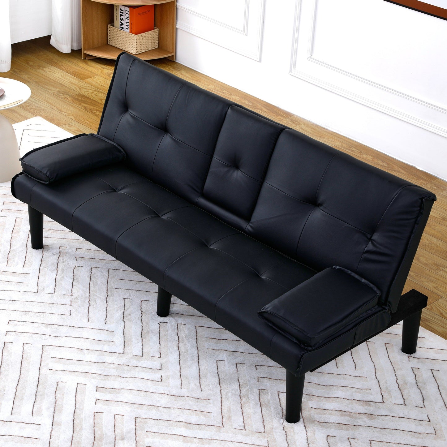 Le canapé-lit multifonctionnel en PVC noir de 67 pouces avec un design pliable et porte-gobelet