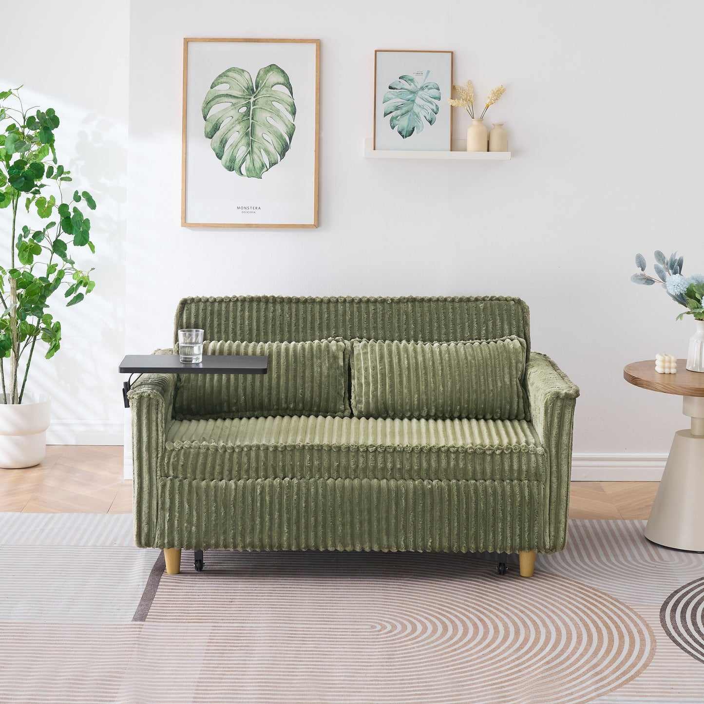 Le canapé gigogne en velours côtelé à double fonction, équipé d'un plateau mobile et de ports USB, convient