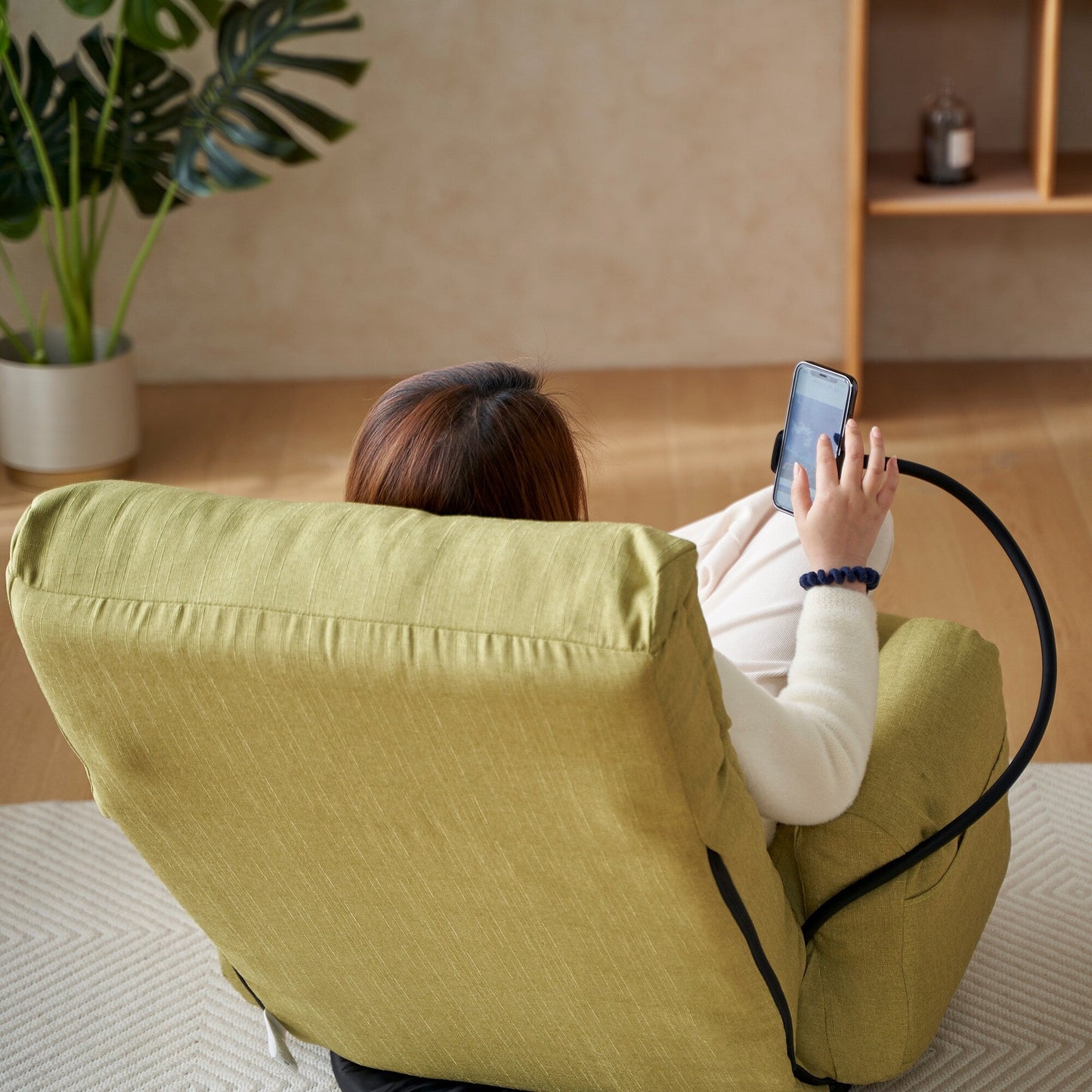 Fauteuil inclinable manuel pivotant à 360° rembourré avec support pour téléphone portable, appui-tête et dossier réglables