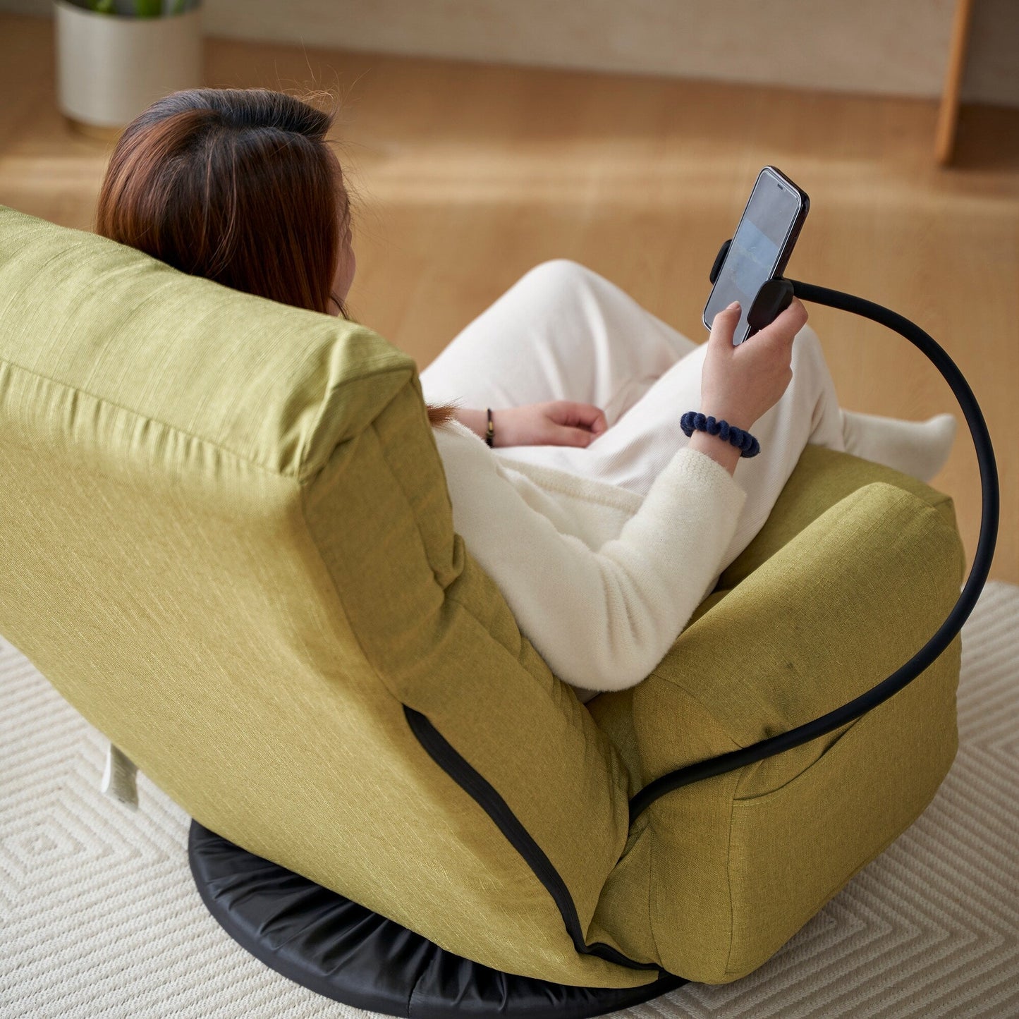 Fauteuil inclinable manuel pivotant à 360° rembourré avec support pour téléphone portable, appui-tête et dossier réglables