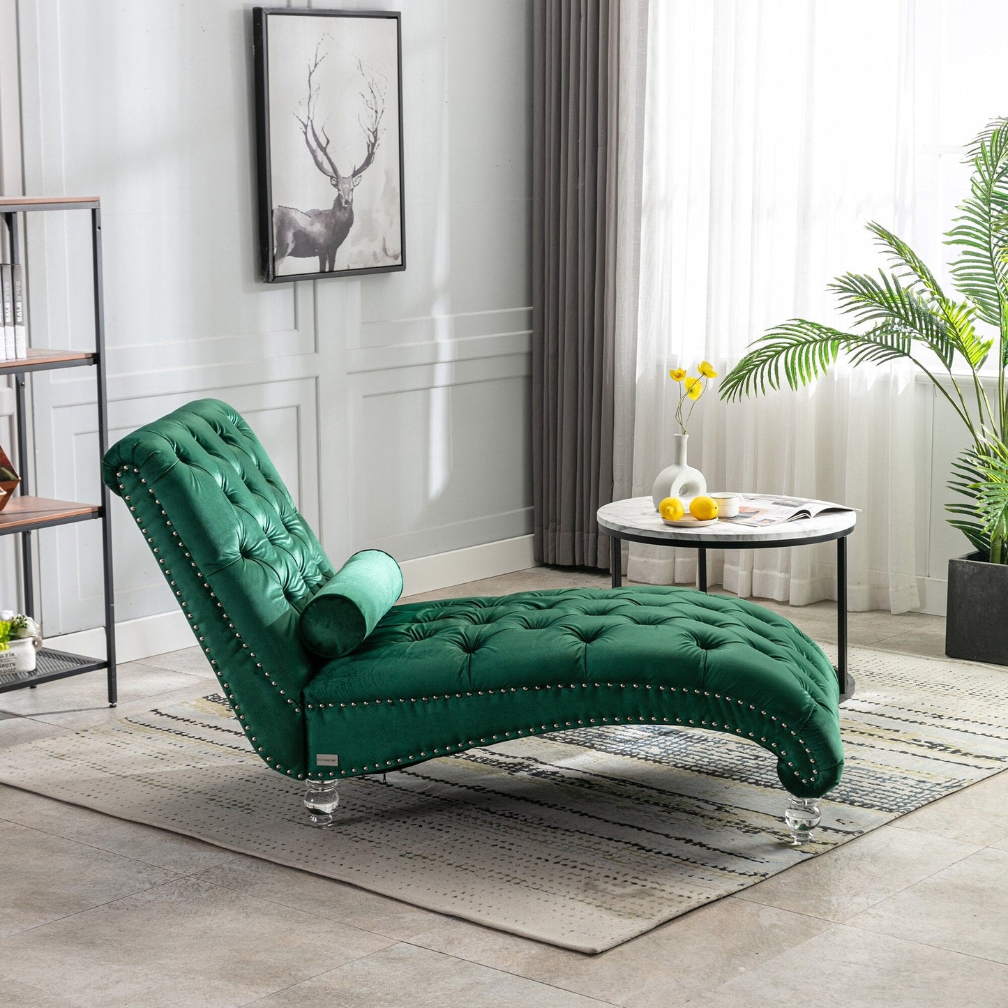 Chaise longue ergonomique en velours capitonné, inclinable en forme de S, avec coussin, garniture cloutée et pieds en acrylique pour une utilisation en intérieur