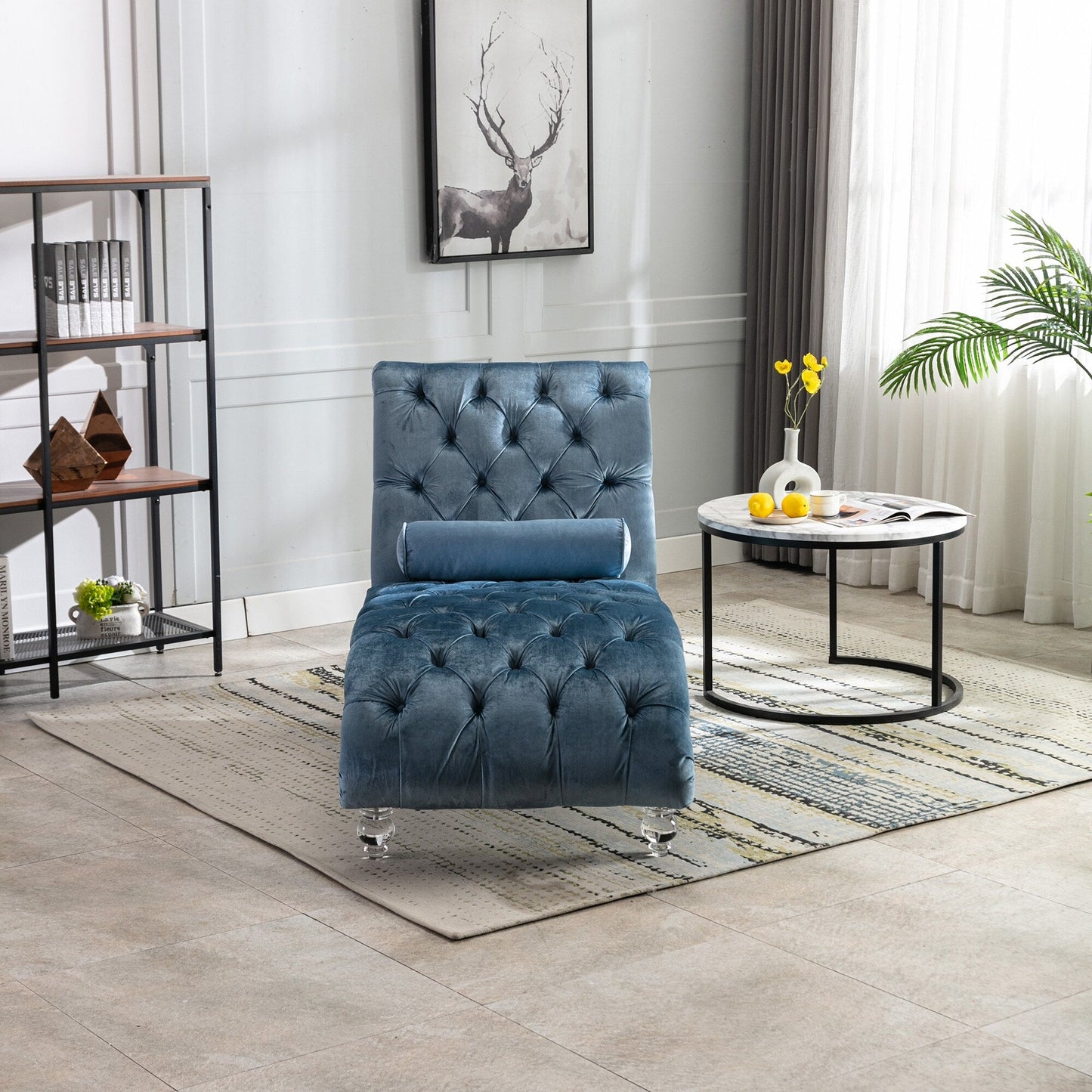 Chaise longue ergonomique en velours capitonné, inclinable en forme de S, avec coussin, garniture cloutée et pieds en acrylique pour une utilisation en intérieur