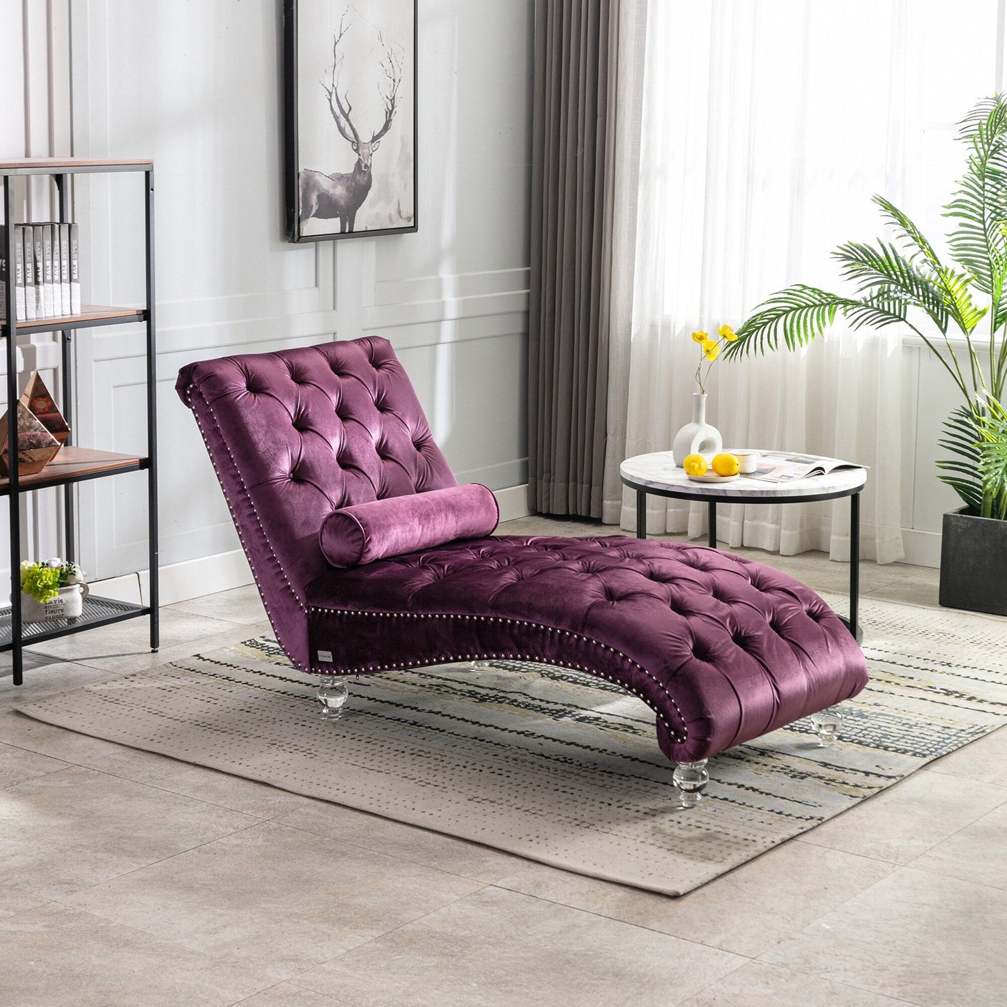 Chaise longue ergonomique en velours capitonné, inclinable en forme de S, avec coussin, garniture cloutée et pieds en acrylique pour une utilisation en intérieur