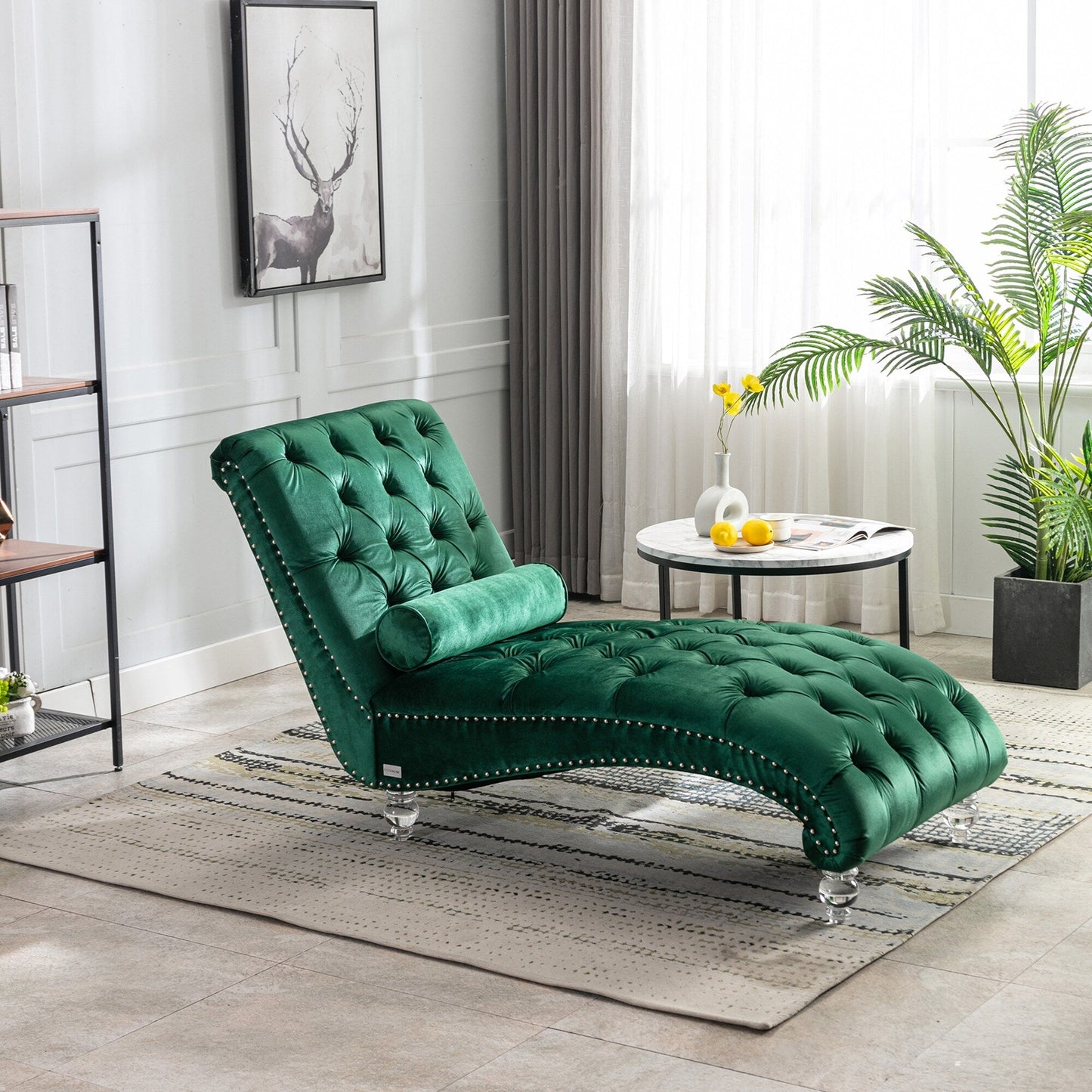 Chaise longue ergonomique en velours capitonné, inclinable en forme de S, avec coussin, garniture cloutée et pieds en acrylique pour une utilisation en intérieur