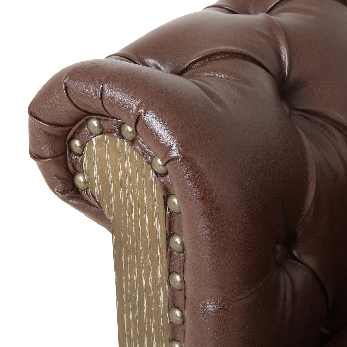 Canapé sectionnel vintage 6 places en similicuir avec dossier capitonné, garniture cloutée et pieds en bois pour le salon