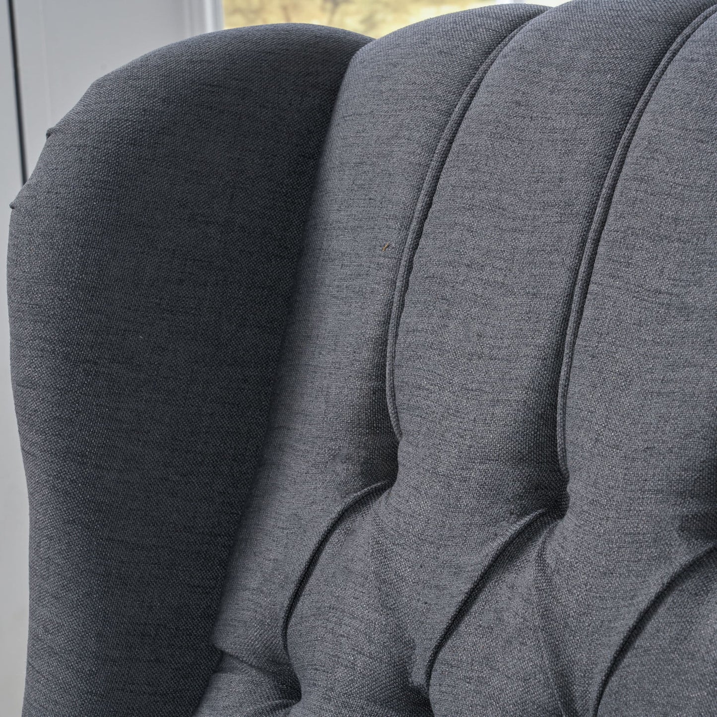 Fauteuil club inclinable à oreilles en tissu capitonné Walter par Christopher Knight Home