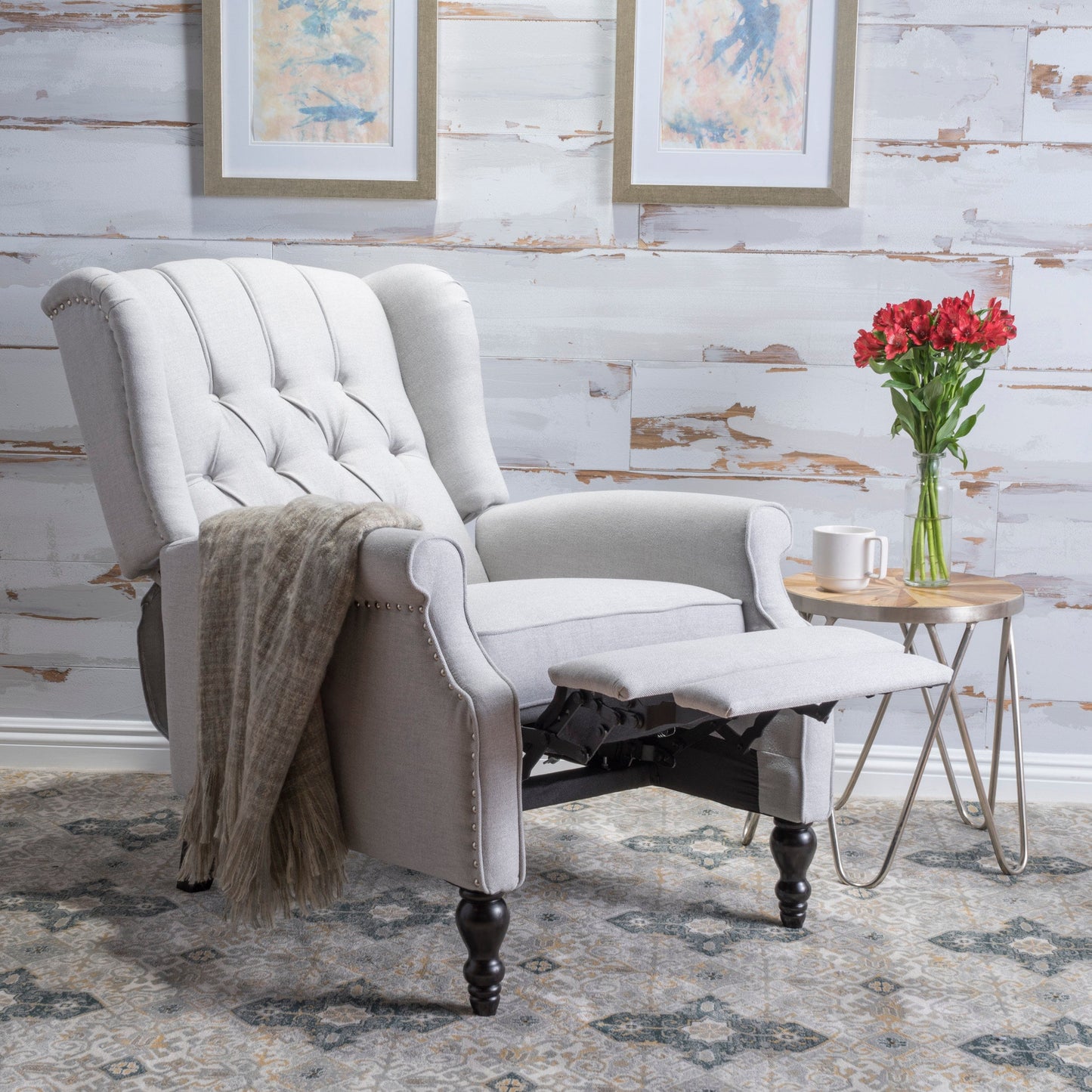 Fauteuil club inclinable à oreilles en tissu capitonné Walter par Christopher Knight Home