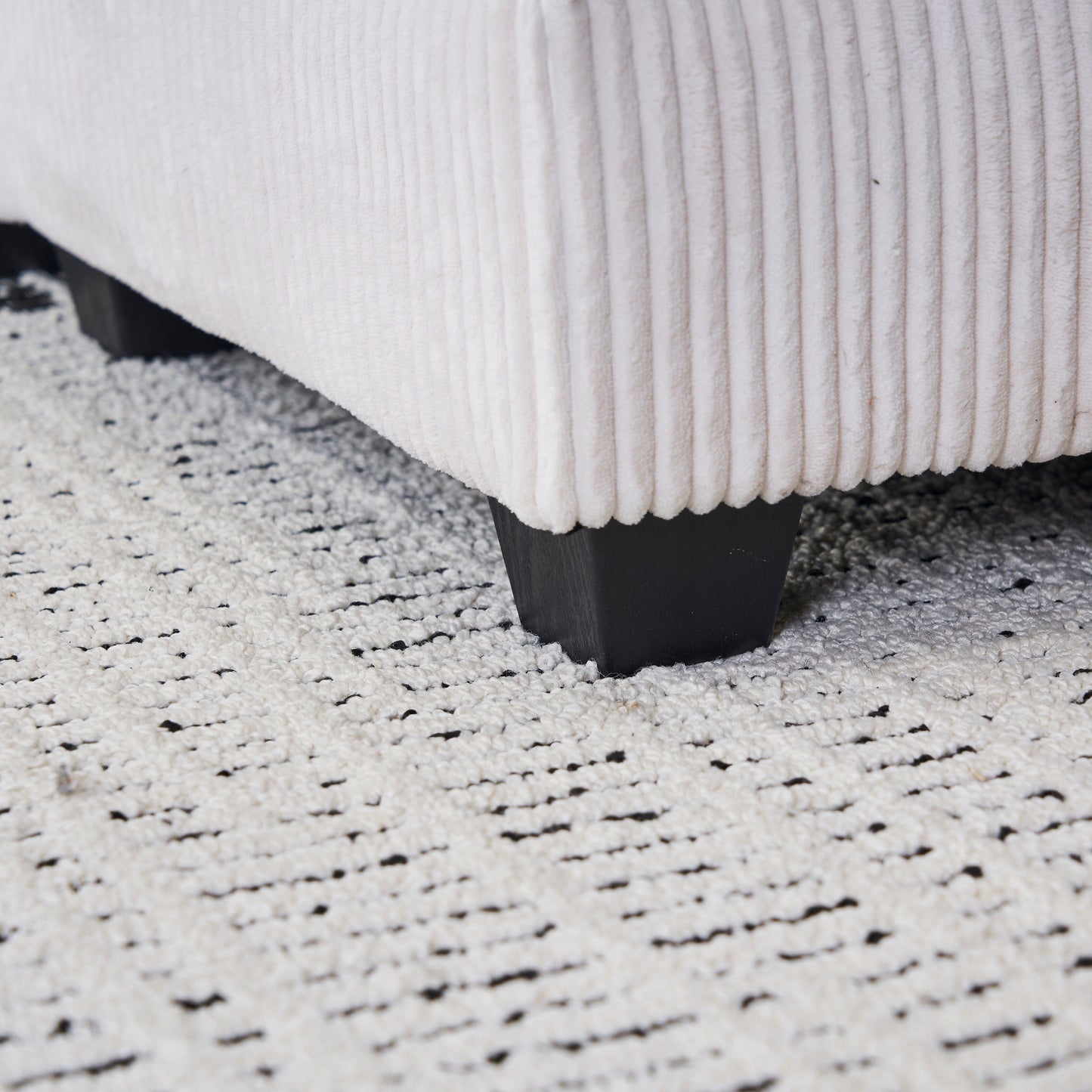 Canapé simple profond en velours côtelé blanc 59,3 po avec 2 coussins décoratifs et pouf pour le salon