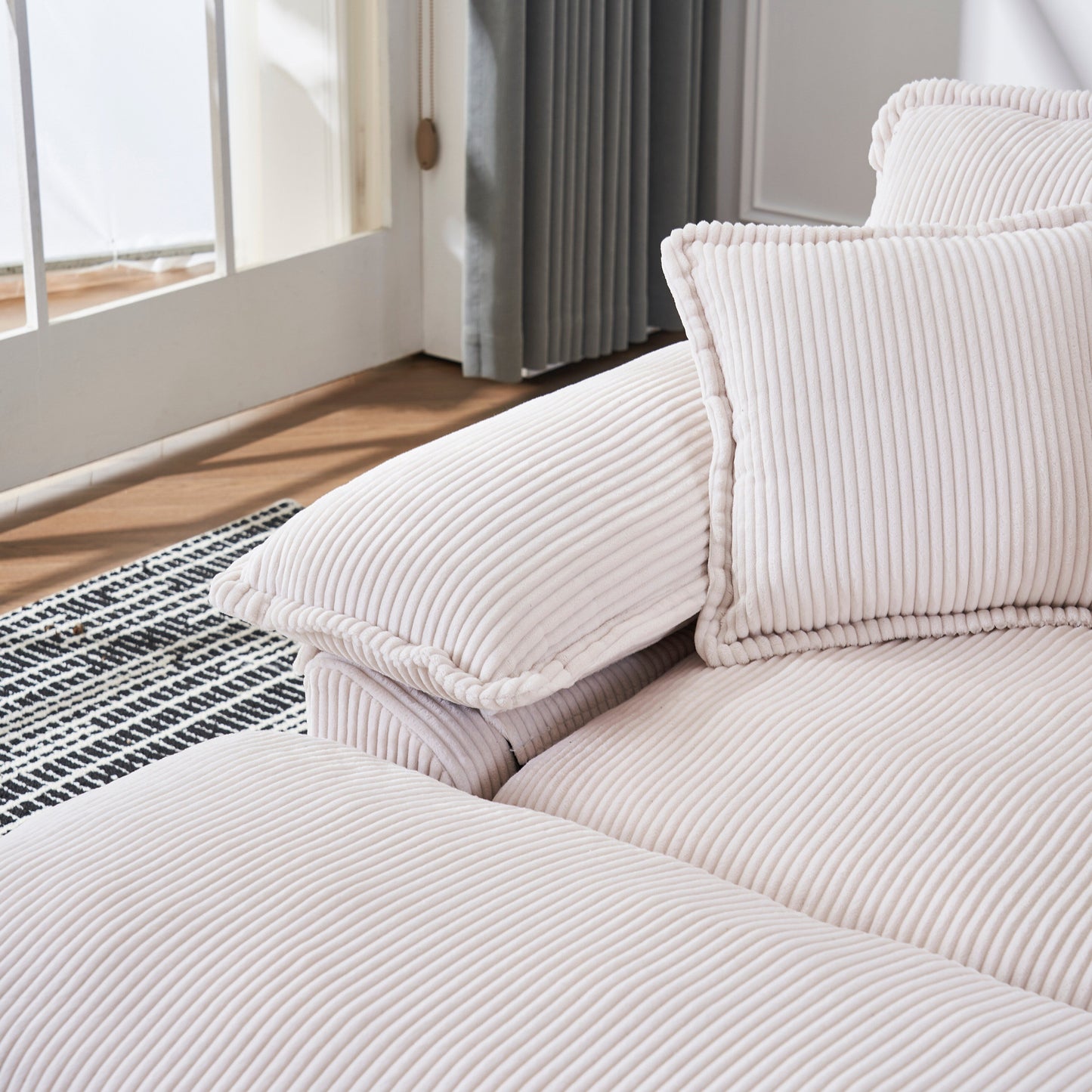 Canapé simple profond en velours côtelé blanc 59,3 po avec 2 coussins décoratifs et pouf pour le salon
