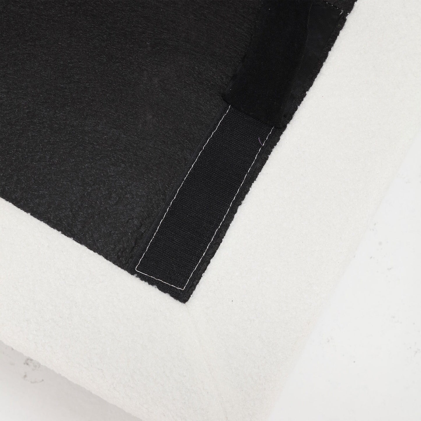 Canapé en tissu blanc de 96,46 pouces avec un design rembourré confortable et des pieds en plastique