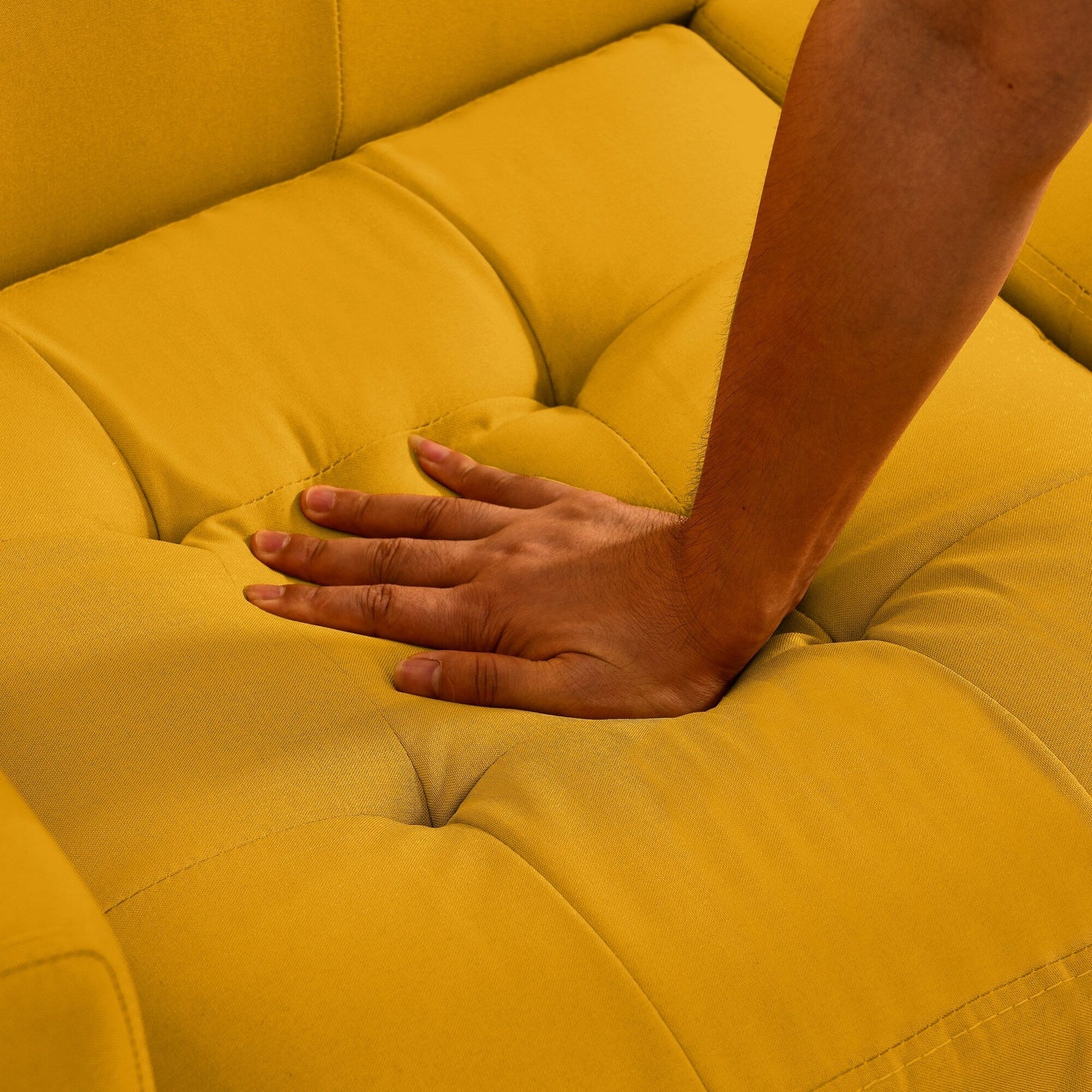 Canapé causeuse capitonné en mousse jaune avec pieds en fer