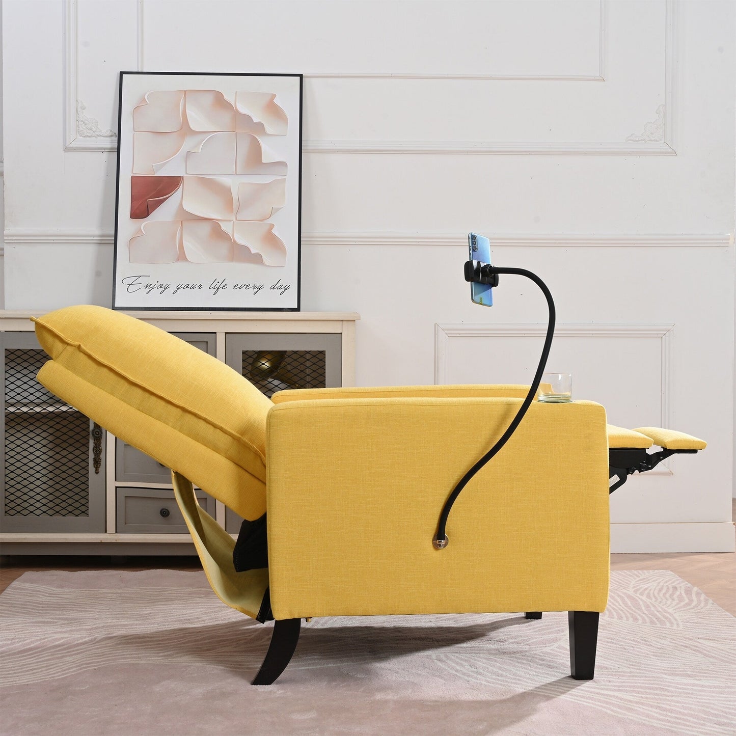 Fauteuil inclinable manuel moderne en tissu jaune avec support pour téléphone portable, porte-gobelet et repose-pieds